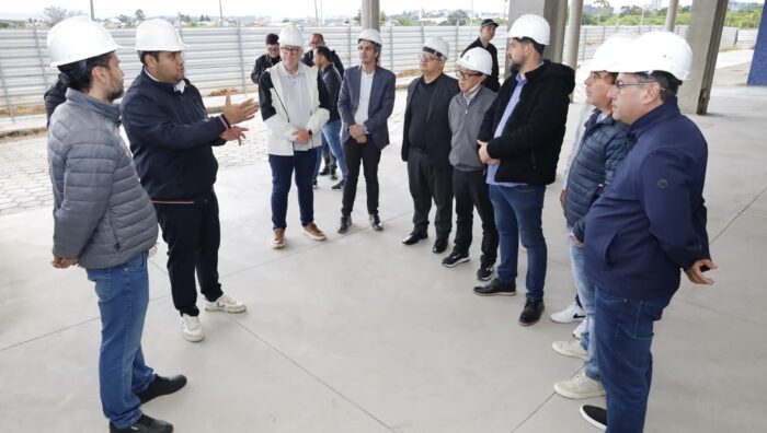 Prefeito e vereadores acompanham andamento das obras do Hospital Federal