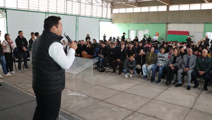 Prefeito acompanha entrega de novo bloco de salas no Instituto Federal de Suzano