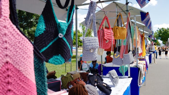 Praça dos Expedicionários tem feira especial de artesanato até sábado