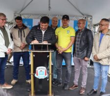 Prefeitura lança pedra fundamental para construção de praça na Vila Fátima