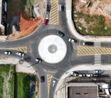 Avenida Senador Roberto Simonsen ganha rotatória e novo semáforo