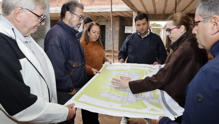 Construção do Centro de Apoio à Criança com Deficiência passa por visita técnica