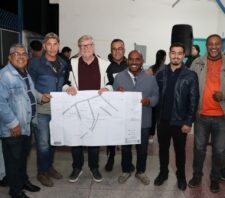 Prefeito anuncia obras que garantirão pavimentação no Jardim Amazonas e na Vila Real Santista