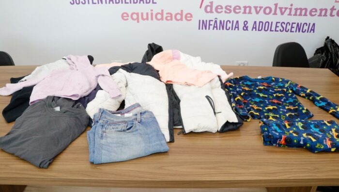 Fundo Social de Solidariedade recebe doação de 400 peças de roupas