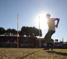Secretaria de Esportes entrega uniformes a mais de 2 mil alunos e fortalece atividades em Suzano
