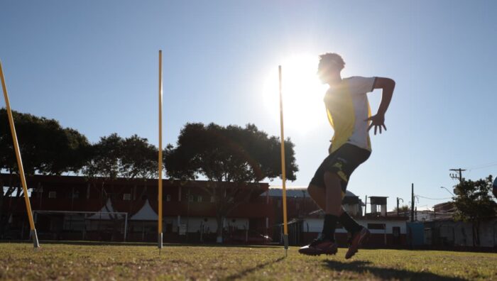 Secretaria de Esportes entrega uniformes a mais de 2 mil alunos e fortalece atividades em Suzano