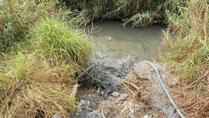 Segurança Cidadã flagra despejo irregular de resíduos de siderúrgica no rio Jaguari