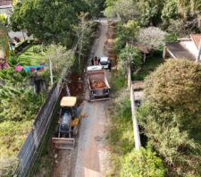 Prefeito vistoria obras de pavimentação no Parque Alvorada