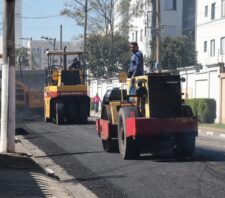 Obras de requalificação asfáltica na rua Ipês alcançam trecho entre ruas Guilherme e Biotônico