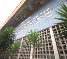 Moriconi recebe exposição ‘Toda Linha Começa de um Ponto’